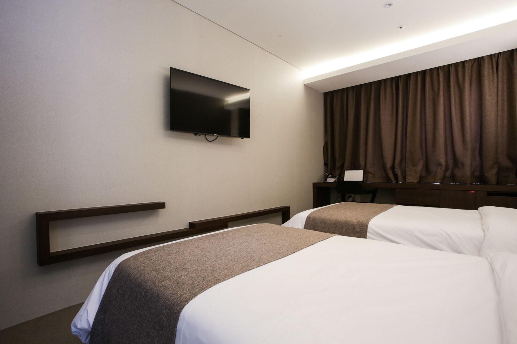 M Stay Hotel Gyeonggi Giheung Йонгин Екстериор снимка