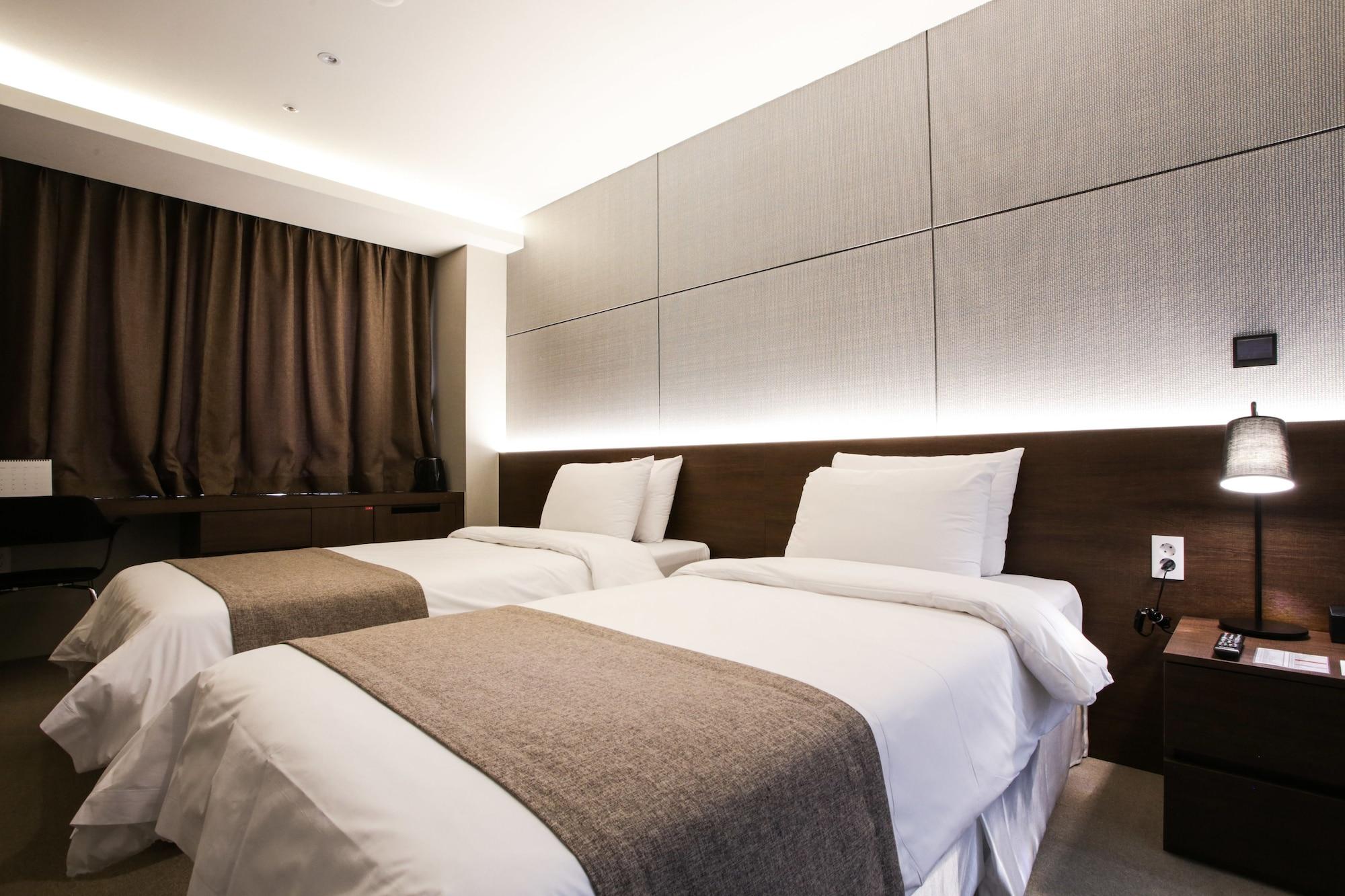 M Stay Hotel Gyeonggi Giheung Йонгин Екстериор снимка