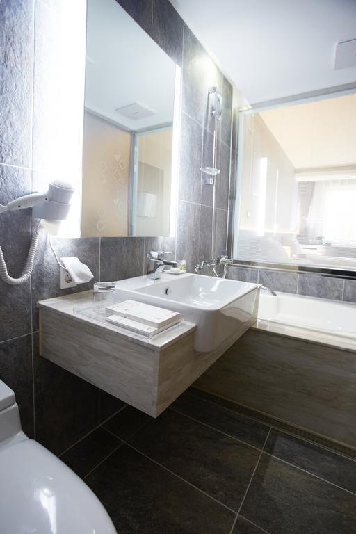 M Stay Hotel Gyeonggi Giheung Йонгин Екстериор снимка